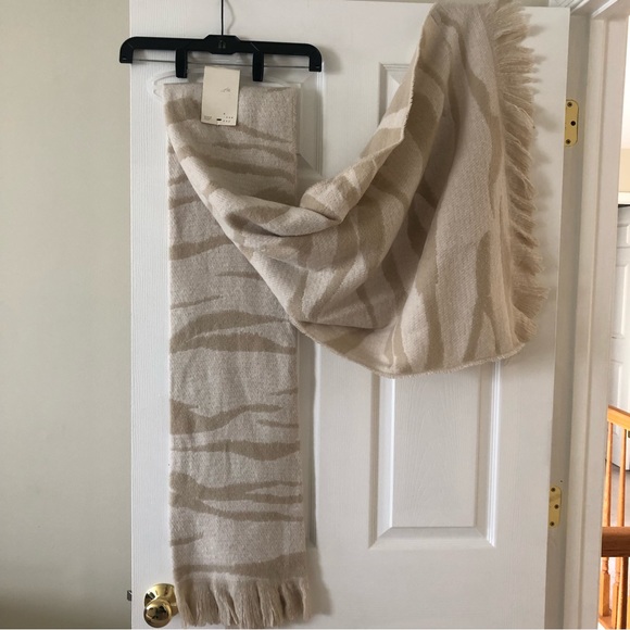 *****SOLD******Brushed Blanket Scarf/Shawl- NWT - Picture 5 of 12